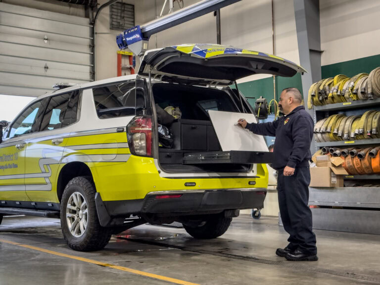 First responder writes on the dry erase board extended from the EM4 Dual Map installed in a Chevrolet Tahoe