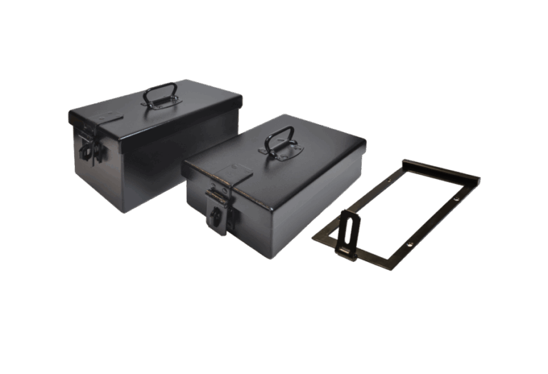 Day box product image showing Magnum and Standard sizes and the bracket